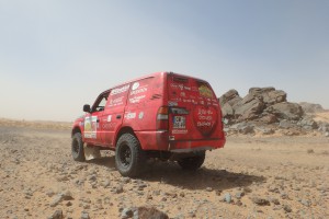 Rallye des gazelles 2017 - 4X4 devant rocher -2